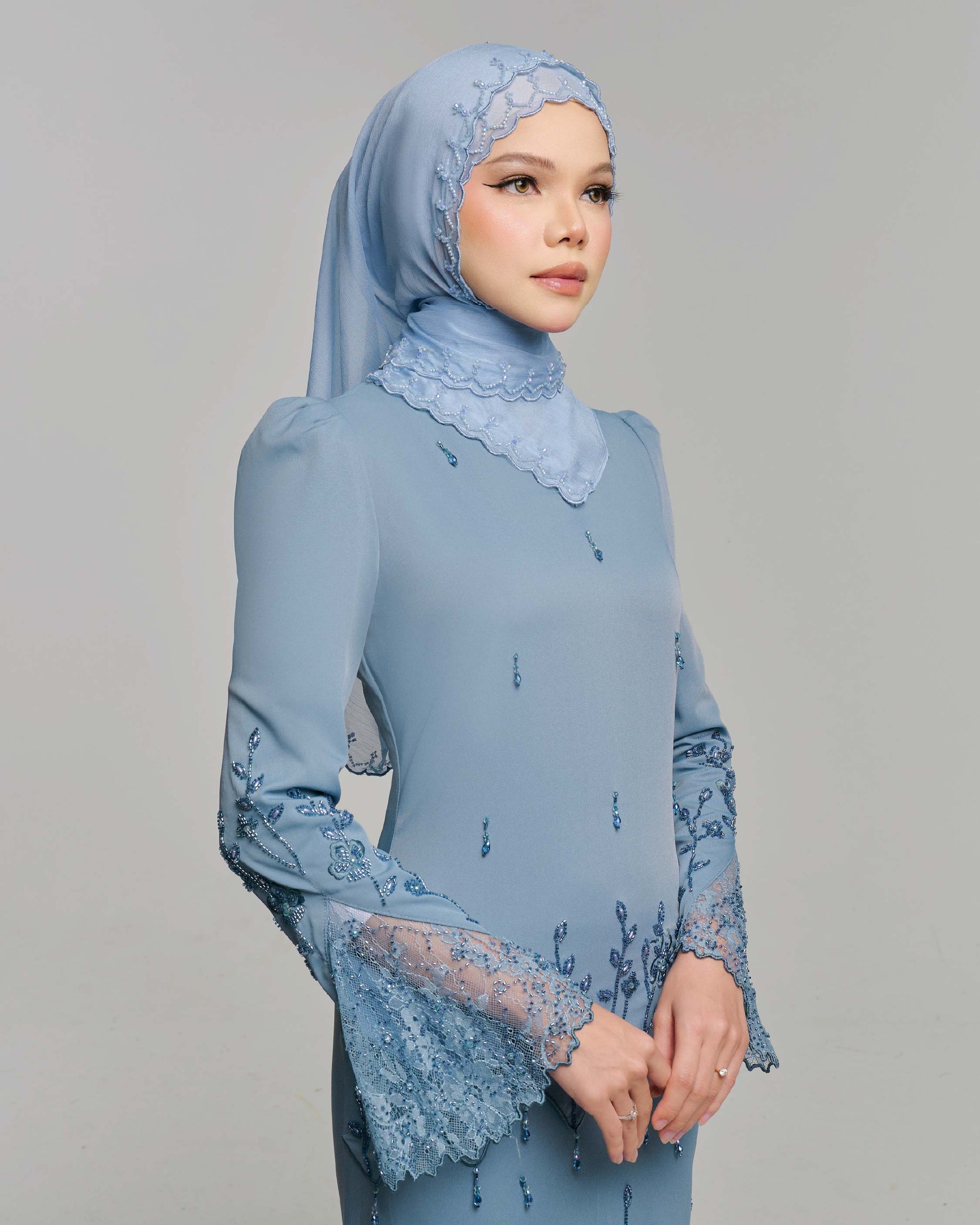 QISZAR EXCLUSIVE BEADED SHAWL  Qiszar