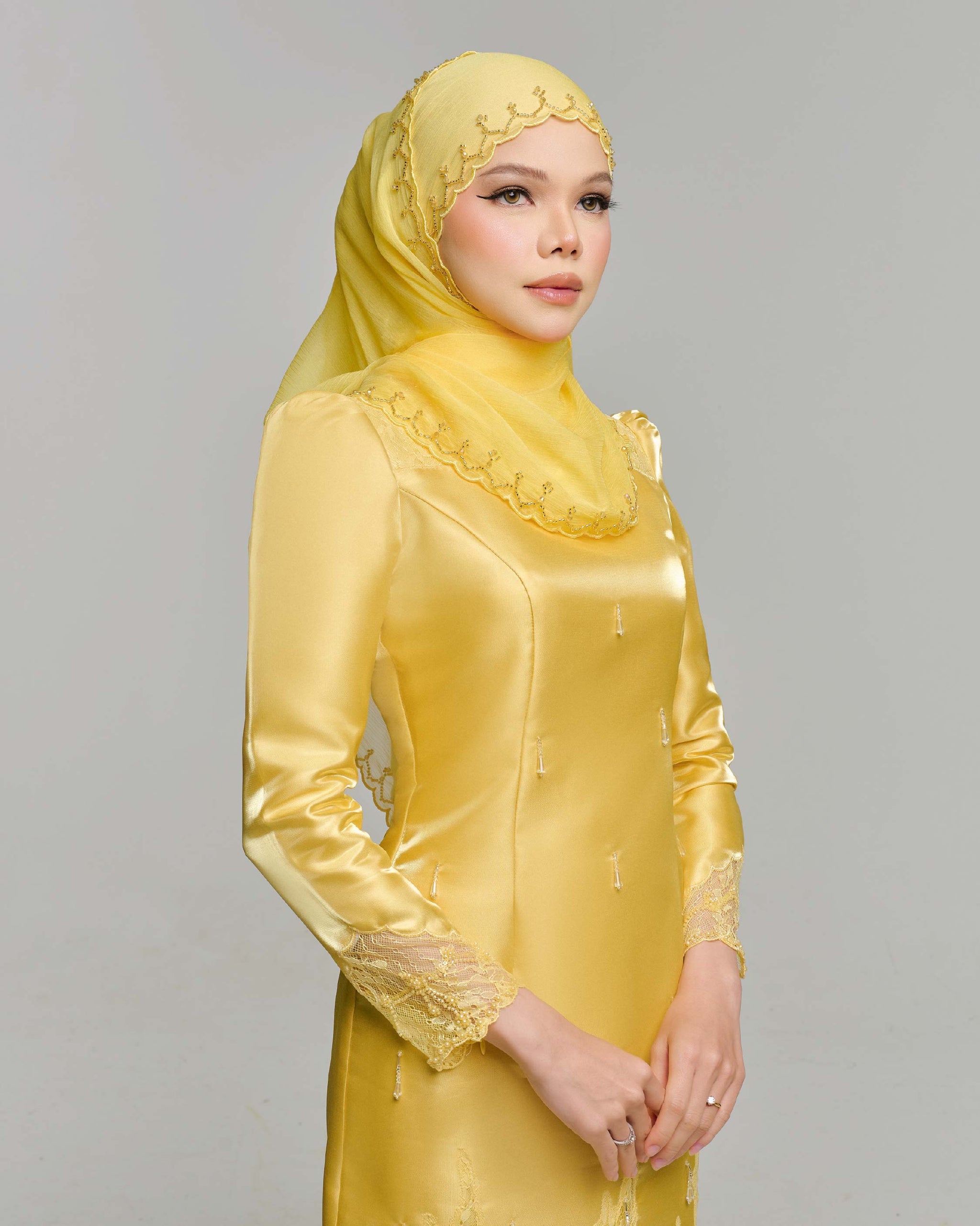 QISZAR EXCLUSIVE BEADED SHAWL Qiszar QISZAR EXCLUSIVE BEADED SHAWL Qiszar